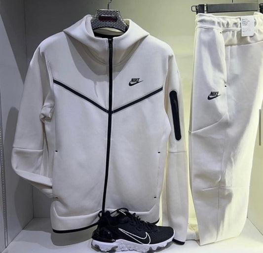 NIKE TRACKSUIT